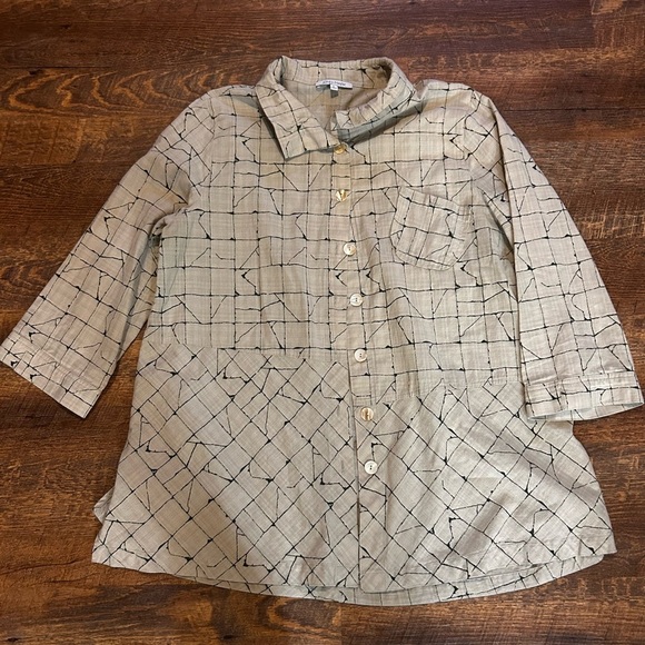 John Mark Women's Beige Abstract Button Up Long Sleeve Shirt Size L - Picture 2 of 4